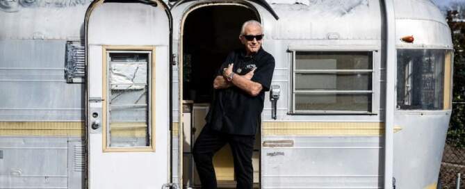 Charlie Musselwhite, photo, Look Out Highway